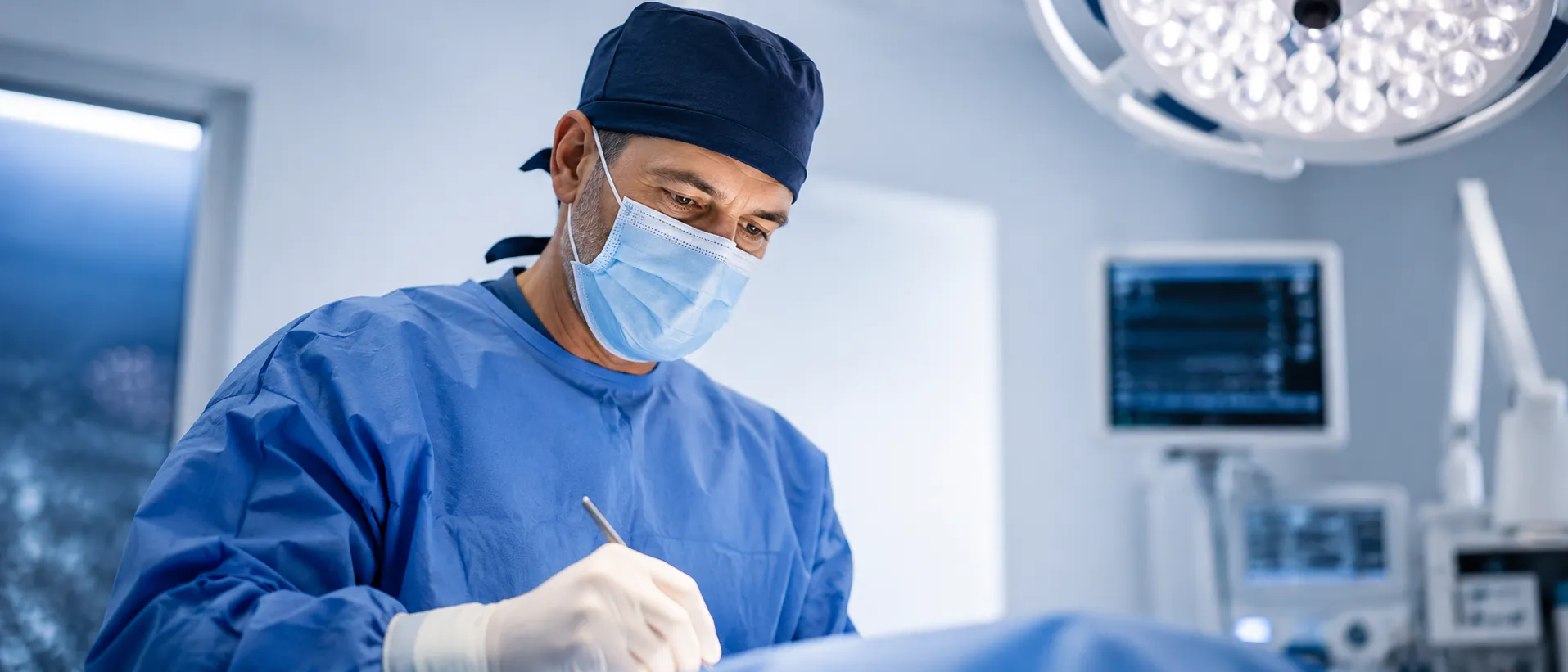 Chirurgien au bloc opératoire, Clinique esthétique Mozart à Nice