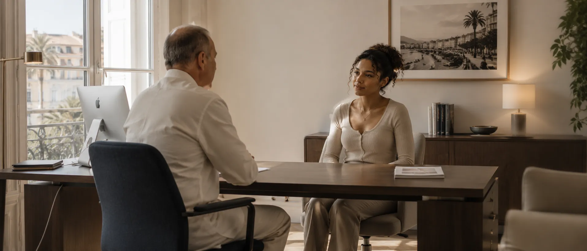Consultation d'augmentation mammaire avec le Dr Denis Boucq, Clinique esthétique Mozart à Nice