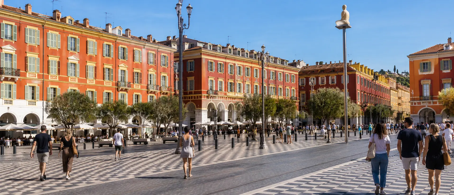 La place Masséna à Nice, à quelques minutes à pied de la Clinique esthétique Mozart, 17 ter avenue Auber