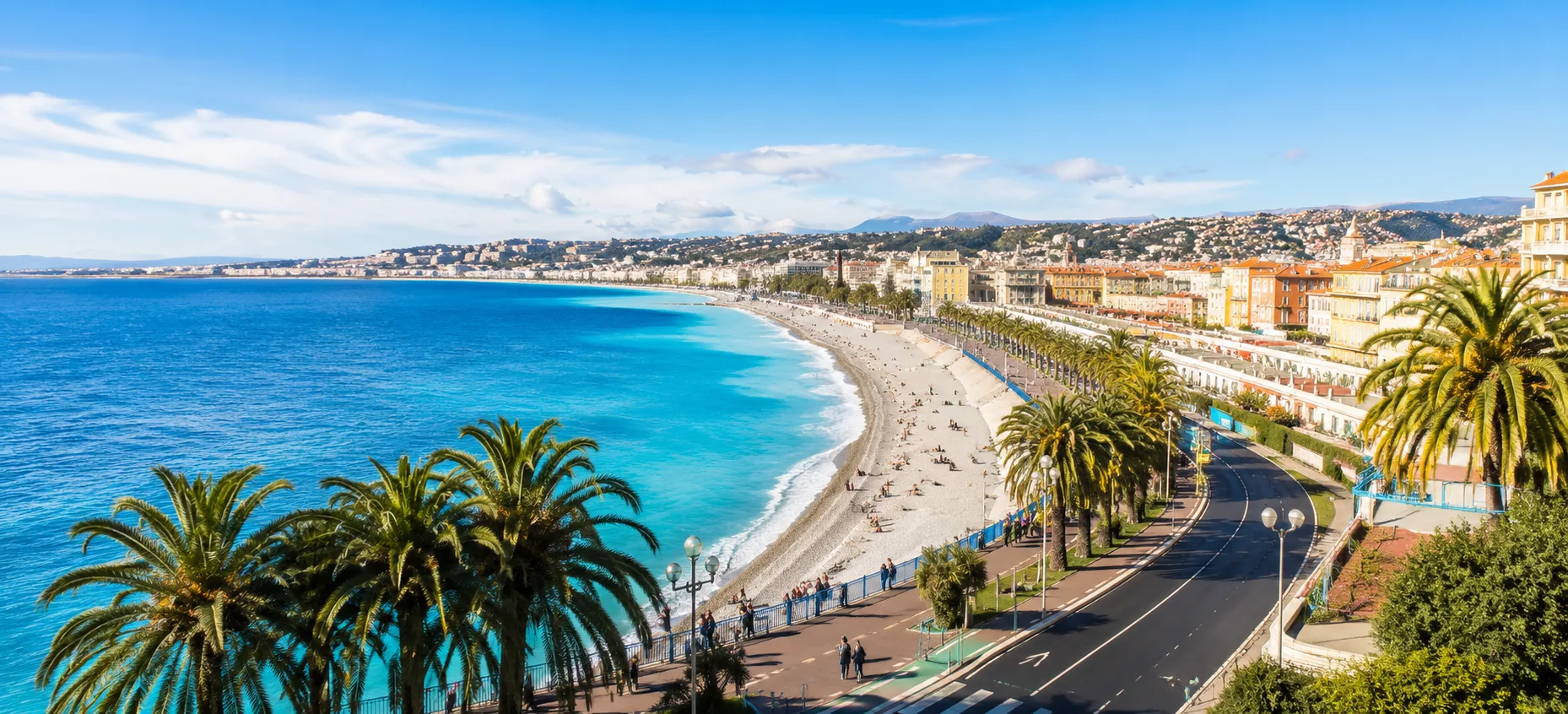 Où faire un peeling à Nice : la Promenade des Anglais, la baie des Anges et les palmiers du bord de mer